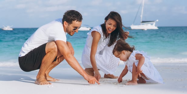 young-family-with-little-daugher-vacation-by-ocean